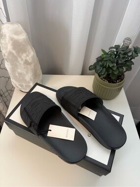 Gucci Men's Black Logo Slide Sandals